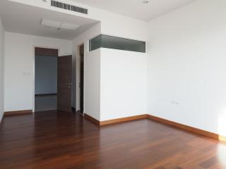 4 Bedrooms 4 Bathrooms Size 355.55 at Supalai Prima Riva for Rent 220,000