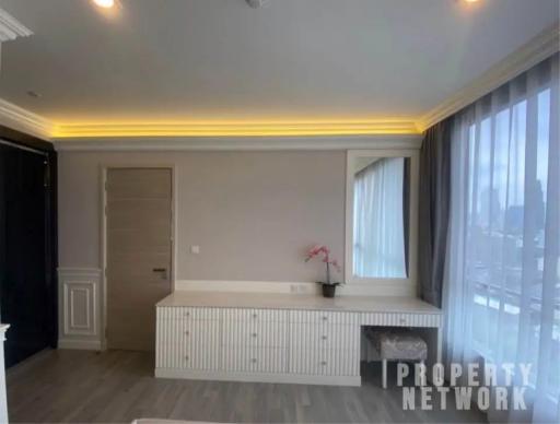 2 Bedrooms 2 Bathrooms Size 70sqm. The Room Sathorn for Rent 35,000 THB for Sale Price: 10,000,000 THB