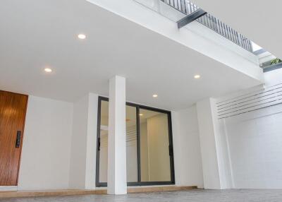 3 Bedrooms 4 Bathrooms Size 210sqm. Ekkamai 22 for Sale 21.9mTHB