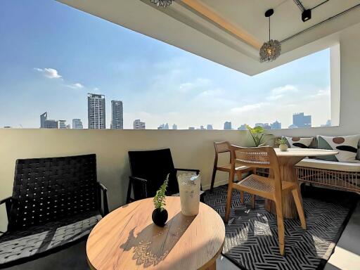 3 Bedrooms 3 Bathrooms Size 140sqm.D.S Tower 2 for Rent 90,000 THB for Sale 19mTHB