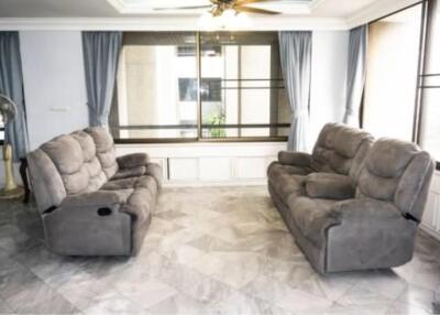 3 Bedrooms 4 Bathrooms Size 286sqm. Asoke Tower for Sale 23mTHB