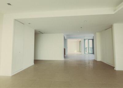 3 Bedrooms 3 Bathrooms Size 232sqm. The River for Rent 160,000 THB
