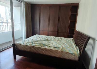 2 Bedrooms 2 Bathrooms Size 129 sq.m. Urbana langsuan for Rent 45,000 THB