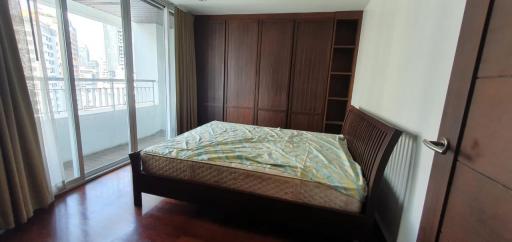 2 Bedrooms 2 Bathrooms Size 129 sq.m. Urbana langsuan for Rent 45,000 THB