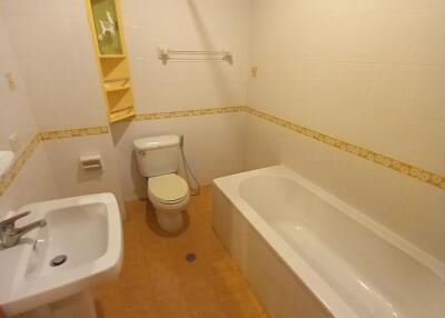 3 Bedrooms 3 Bathrooms Size 170sqm. El Patio for Rent 35,000 THB