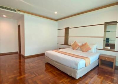 3 Bedrooms 3 Bathrooms Size 270sqm. Chaidee Mansion for Rent 70,000 THB