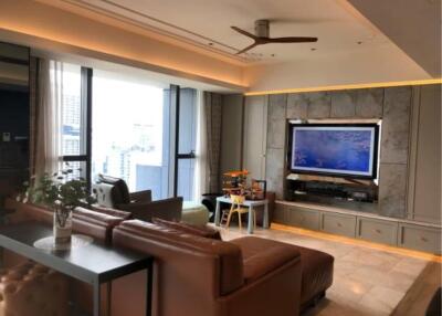 3 Bedrooms 4 Bathrooms Size 193sqm. The Met Satorn for Sale 36mTHB