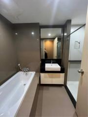 2 Bedrooms 2 Bathrooms Size 84sqm. Siri on 8 for Rent 37,000 THB