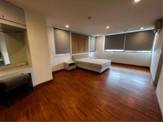 4 Bedrooms 5 Bathrooms Size 375sqm. President Park for Rent 120,000 THB