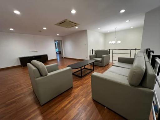 4 Bedrooms 5 Bathrooms Size 375sqm. President Park for Rent 120,000 THB