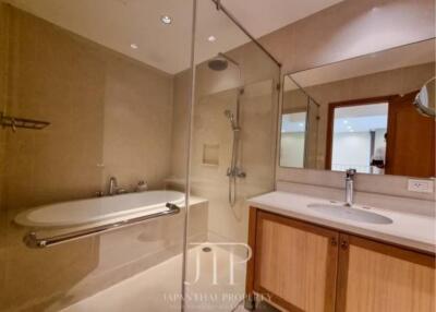 1 Bedroom 1 Bathroom Size 100sqm The Empire Place for Rent 52,000THB for Sale 16,900,000THB