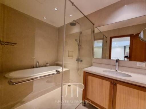 1 Bedroom 1 Bathroom Size 100sqm The Empire Place for Rent 52,000THB for Sale 16,900,000THB