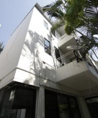 House in compound at Sukhumvit soi 63 - 4 bed 5 bath - 450sqm - 120,000THB/Month