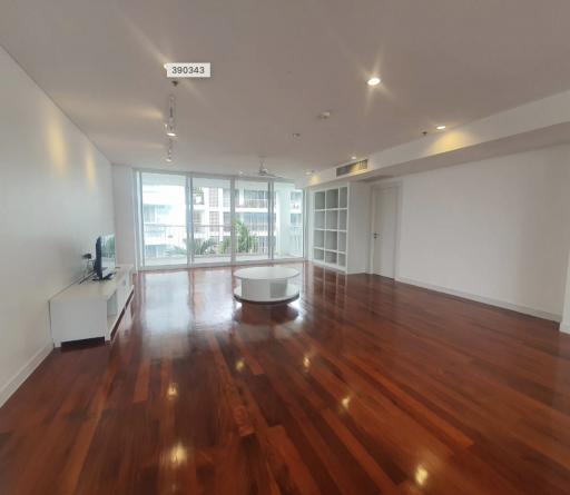 Apartment at Sukhumvit soi 63 - 4 bedrooms 4 bathrooms - 290sqm - For rent: Price: 160,000THB/Month