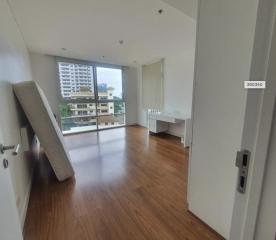 Apartment at Sukhumvit soi 63 - 4 bedrooms 4 bathrooms - 290sqm - For rent: Price: 160,000THB/Month