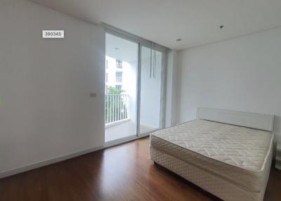 Apartment at Sukhumvit soi 63 - 4 bedrooms 4 bathrooms - 290sqm - For rent: Price: 160,000THB/Month