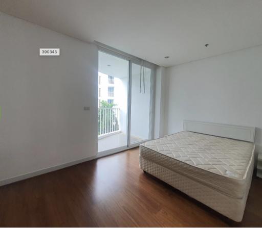 Apartment at Sukhumvit soi 63 - 4 bedrooms 4 bathrooms - 290sqm - For rent: Price: 160,000THB/Month