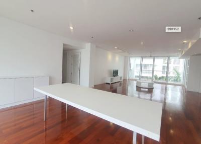 Apartment at Sukhumvit soi 63 - 4 bedrooms 4 bathrooms - 290sqm - For rent: Price: 160,000THB/Month