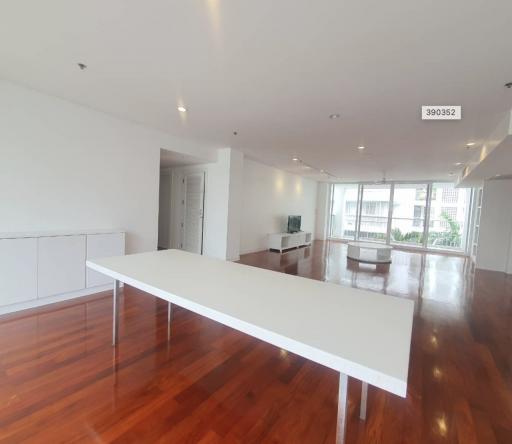 Apartment at Sukhumvit soi 63 - 4 bedrooms 4 bathrooms - 290sqm - For rent: Price: 160,000THB/Month