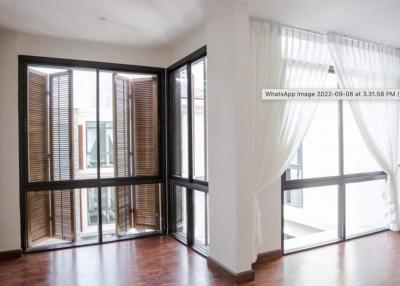 House with private pool in Compound at Sukhumvit soi 24 - 4 bedrooms 5 bathrooms - 400sqm - For rent: Price: 200,000THB/Month