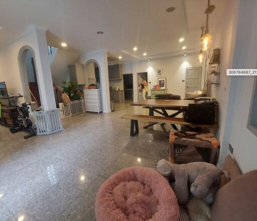 Single house with private pool at Sukhumvit soi 34 - 3 bedrooms 3 bathrooms - 300sqm - For rent: Price: 90,000THB/Month