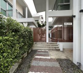 Detached house at Sukhumvit soi 34 - 3 bedrooms 4 bathrooms - 300sqm - For rent: 150,000THB/Month