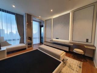 3+1 Bedrooms 254 s.qm, Rental 400,000thb/month, MUNIQ Langsuan Condominium