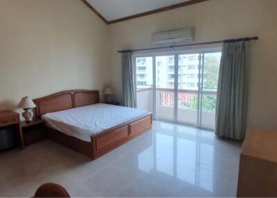 3 bedrooms 3 bathrooms 160sqm for rent 40,000THB at El Patio