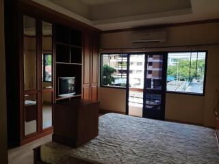 3 Bedrooms 3 Bathrooms Size 200sqm. El Patio for Rent 50,000 THB