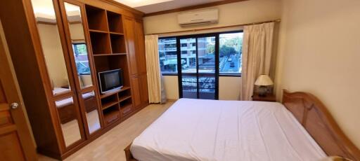 3 Bedrooms 3 Bathrooms Size 200sqm. El Patio for Rent 40,000 THB