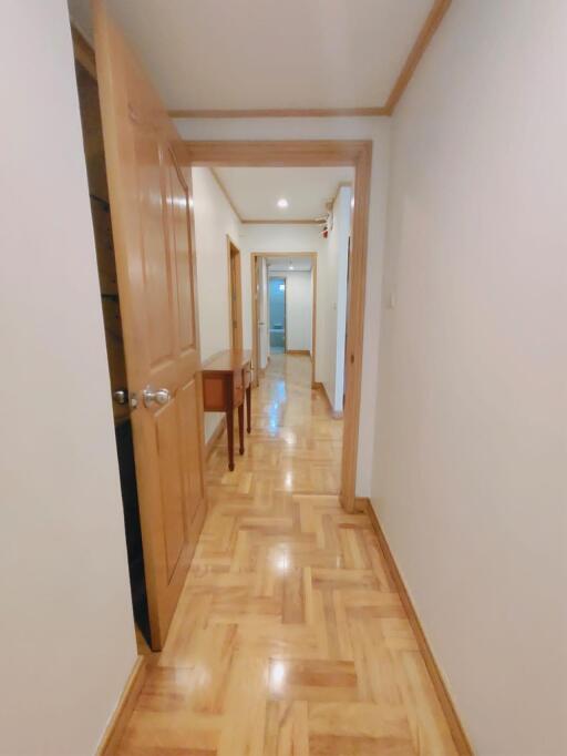 3 Bedrooms 3 Bathrooms Size 315sqm. GM Tower for Rent 90,000 THB