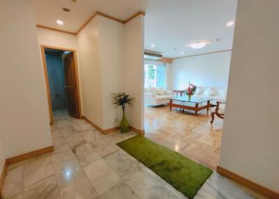 3 Bedrooms 3 Bathrooms Size 315sqm. GM Tower for Rent 90,000 THB