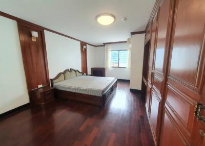 3 Bedrooms 3 Bathrooms Size 223sqm. Regent on the Park 1 for Rent 55,000 THB