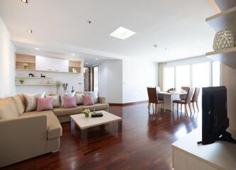 2 Bedrooms 2 Bathrooms Size 160sqm. The Residence Sukhumvit 24 for Rent 80,000 THB