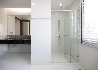 2 Bedrooms 2 Bathrooms Size 160sqm. The Residence Sukhumvit 24 for Rent 80,000 THB