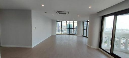 2 Bedrooms 2 Bathrooms Size 174sqm. lebua at State Tower for Rent 100,000 THB