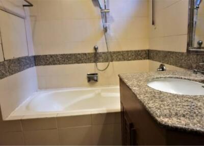 3 Bedrooms 4 Bathrooms Size 260sqm. Sukhumvit 24 for Rent 55,000 THB