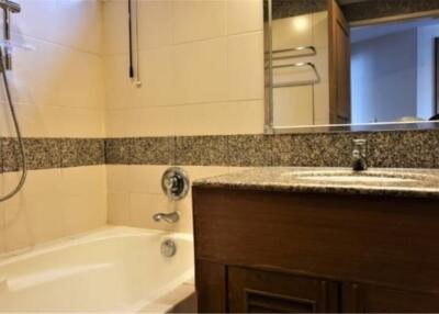 3 Bedrooms 4 Bathrooms Size 260sqm. Sukhumvit 24 for Rent 55,000 THB