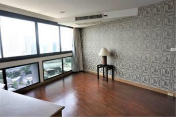 3 Bedrooms 4 Bathrooms Size 260sqm. Sukhumvit 24 for Rent 55,000 THB