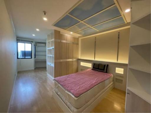 4 Bedrooms 3 Bathrooms Size 196sqm. Park 24 for Rent 70,000 THB