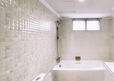 3 Bedrooms 4 Bathrooms Size 300sqm. Charan Towe for Rent 70,000 THB