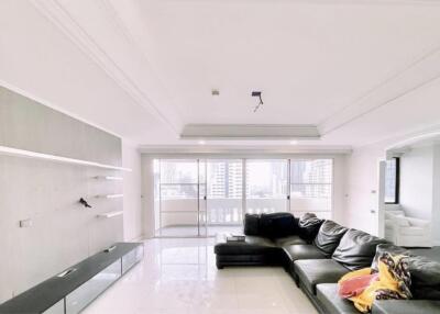 3 Bedrooms 4 Bathrooms Size 300sqm. Charan Towe for Rent 70,000 THB