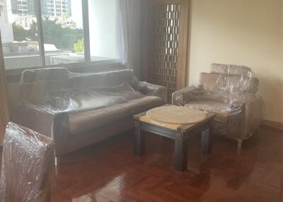 2 Bedrooms 2 Bathrooms Size 175sqm. 33 Tower for Rent 40,000 THB