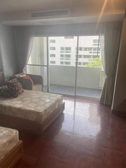 2 Bedrooms 2 Bathrooms Size 175sqm. 33 Tower for Rent 40,000 THB