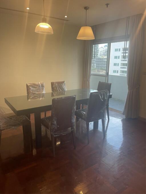 2 Bedrooms 2 Bathrooms Size 175sqm. 33 Tower for Rent 40,000 THB