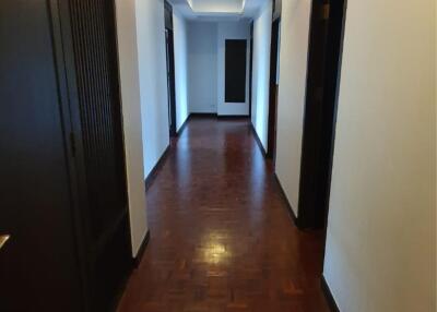 4 Bedrooms 4 Bathrooms Size 280sqm. Nithi Court for Rent 90,000 THB