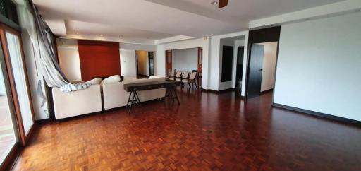 4 Bedrooms 4 Bathrooms Size 280sqm. Nithi Court for Rent 90,000 THB