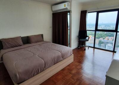 3 Bedrooms 3 Bathrooms Size 200sqm. Sathorn Gardens for Rent 80,000 THB