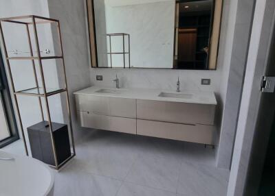 3 Bedrooms 3 Bathrooms Size 216sqm. Sindhorn Kempinski for Rent 250,000 THB