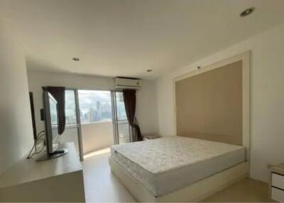 2 Bedrooms 2 Bathrooms Size 128sqm. Wittayu Complex for Rent 29,000 THB for Sale 10,500,000THB